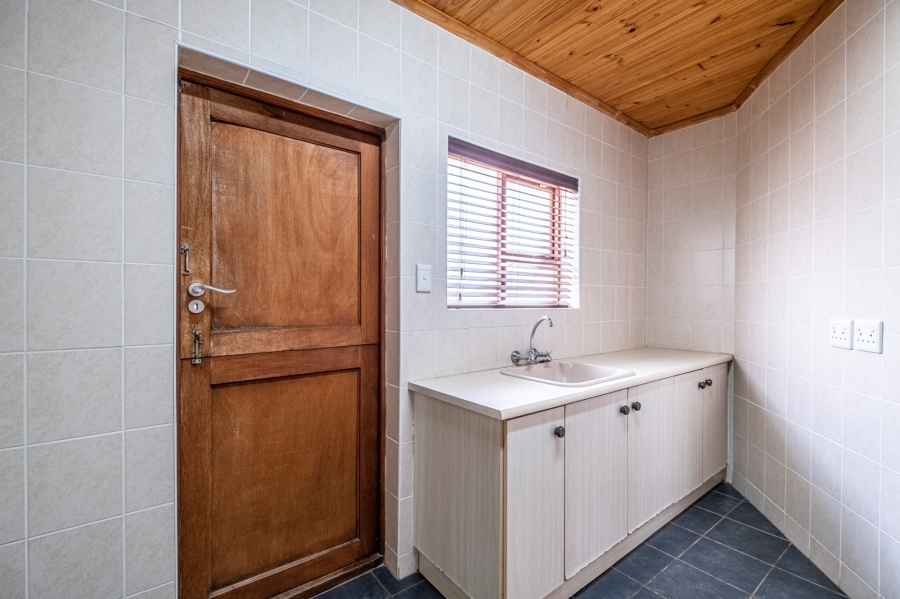 To Let 4 Bedroom Property for Rent in Amsterdamhoek Eastern Cape